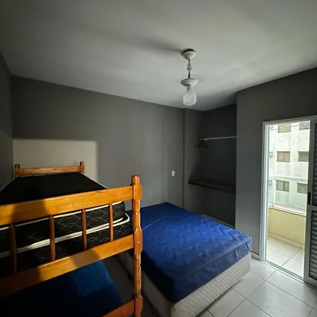 Ap um dormitório com ar condicionado ou ventiladores de teto, churrasqueira-2